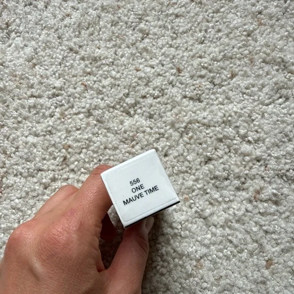 NWT! Marc Jacobs Enamored Hydrating Lip Gloss Stick – One Mauve Time (556) - Picture 4 of 6